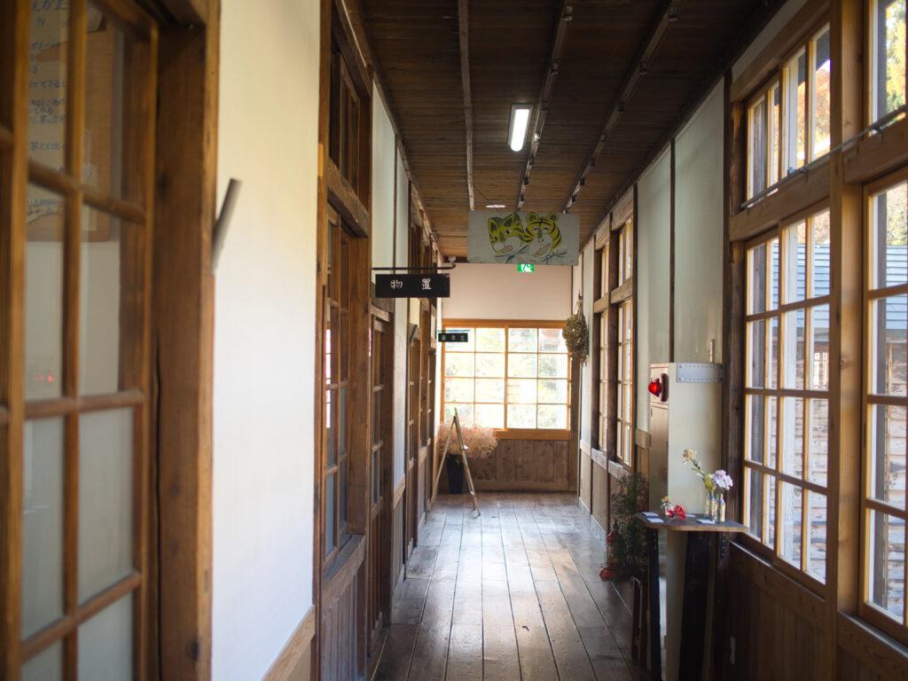 昭和村　喰丸小学校の廊下