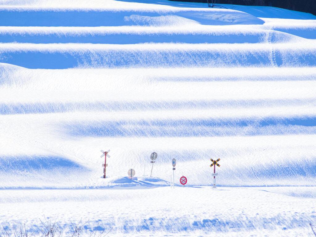 入広瀬　雪に閉ざされた踏切　只見線